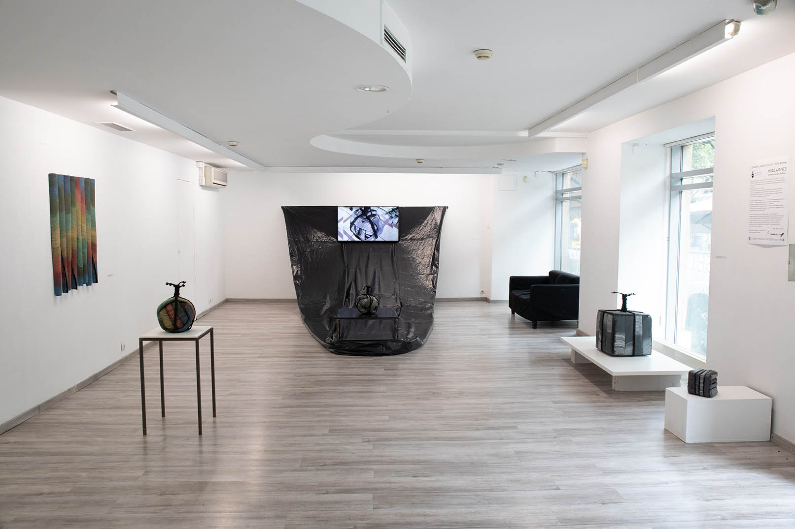 HUSZ Agnes Tomeishi  Megallito Ko KAS Galeria Kiallitasi Enterior 2021