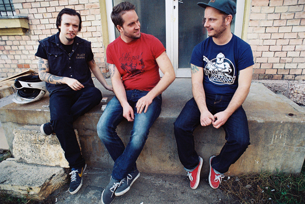 Apey & The Pea és Grand Mexican Warlock az A38-on