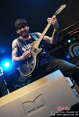 suicidal_tendencies_p2013_03