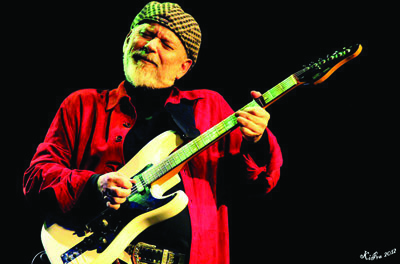 A MOM-ban ünnepli 60. születésnapját az East legendás gitárosa