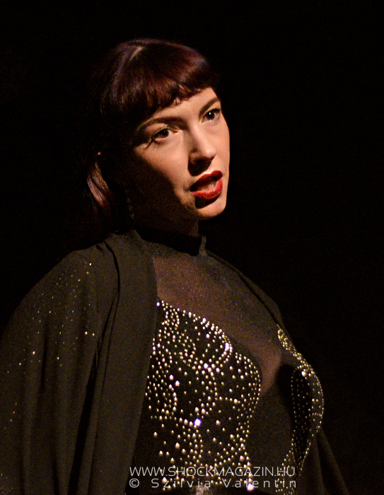 chrysta_bell_k2019_01
