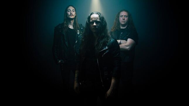 „Ez a dal klasszikus heavy metal, ami nem kér bocsánatot”