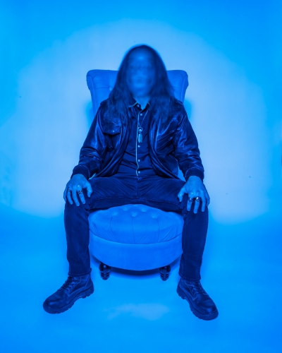 Titokzatos tagsággal, Type O Negative-jellegű zenével jelentkezett a Neon Nightmare nevű formáció