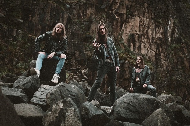 „Brutális, őszinte old school thrash a zene tele érzelmekkel, haraggal és rengeteg energiával”