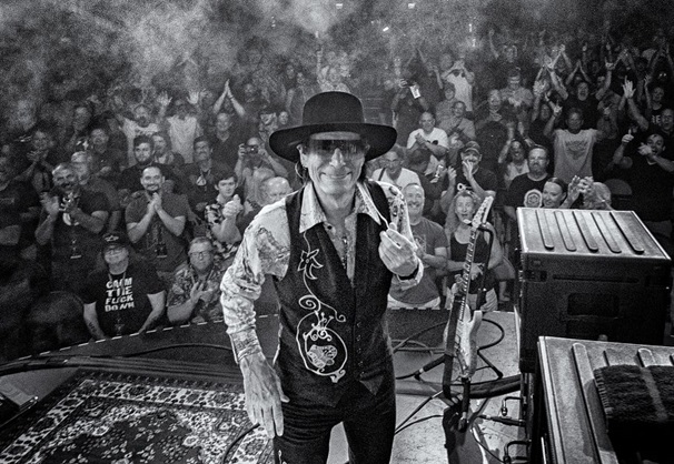 Steve Vai: „Robert Fripp játéka nagyon kemény dió, kívül esik a komfortzónámon” 