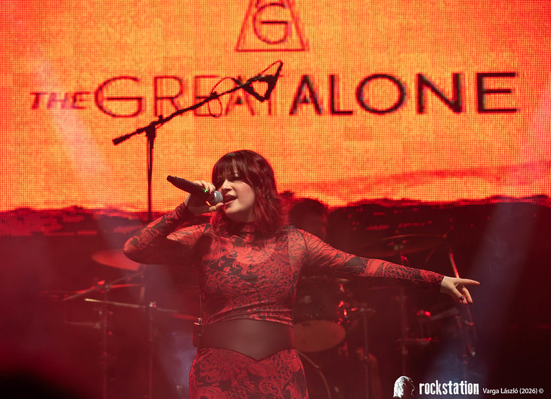 thegreatalone_1