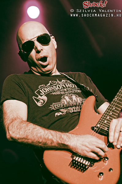 joe_satriani_p2010_21